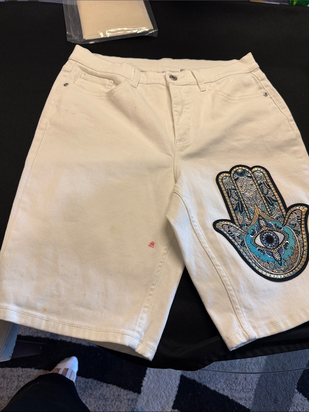 Denim&Co White Women's Shorts with Blue Embroidered Hamsa Patch